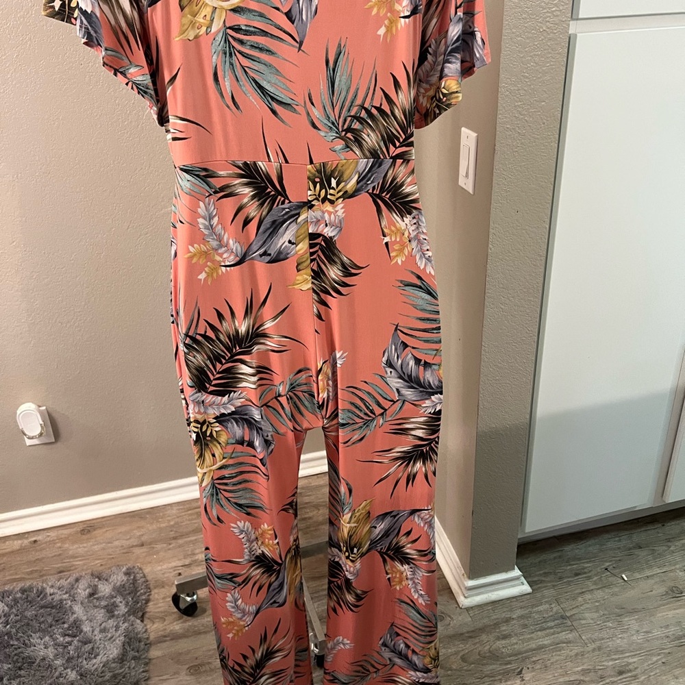 Nice romper - Picture 2 of 2